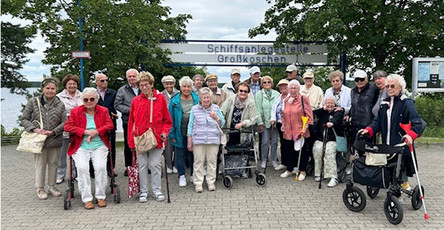 Bewohner*innen und Team der Seniorenresidenz Senftenberg machten eine Dampferfahrt