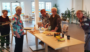 Fleißiges Adventsplätzchen-Backen in der ProCurand-Einrichtung Strausberg Wriezener Straße.