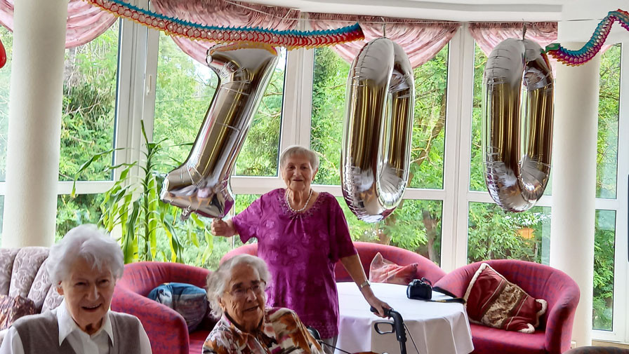 100.Geburtstag in der ProCurand Seniorenresidenz Am Straussee in Strausberg