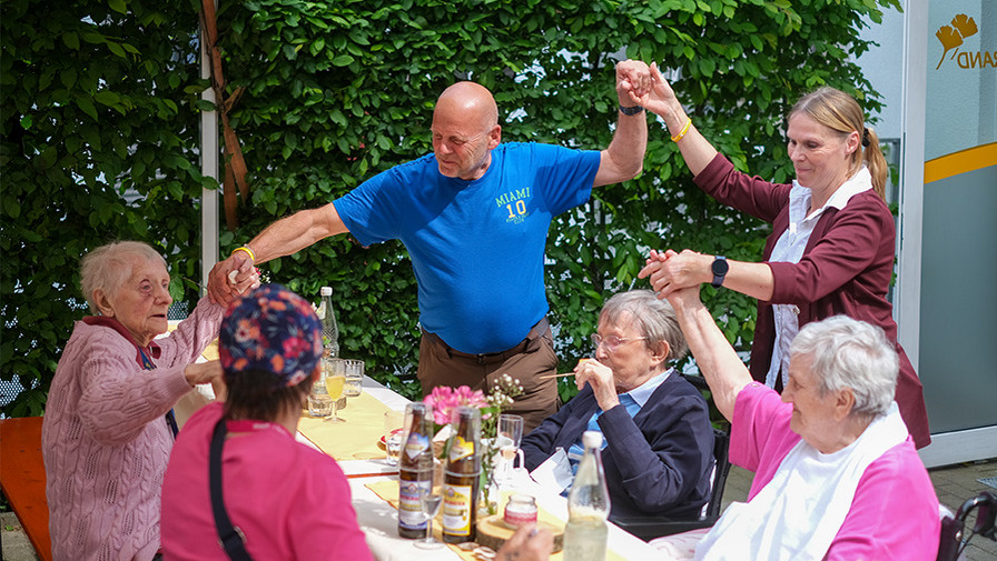 Foto vom Standort ProCurand Cham zum 25-jährigen Jubiläum.