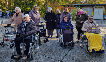 Bewohner*innen der ProCurand Seniorenresidenz in der Berliner Wuhlheide