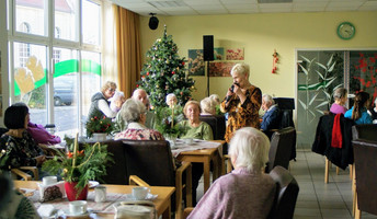 Adventssingen mit der Sängerin Cornelia Schubert in der ProCurand Seniorenresidenz Cottbus.