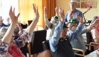 Faschingstreiben in der Seniorenresidenz Cottbus