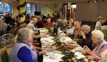 Die Bewohner*innen und das Team der Seniorenresidenz Bölschestraße feierten das alljährliche Weihnachtsfest. 