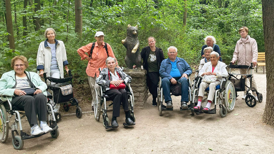 Die Bewohner*innen der Seniorenresidenz Bölschestraße machten einen Rundgang im Tierpark Berlin.