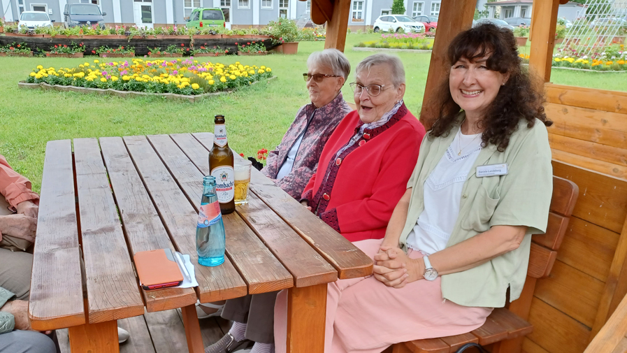 Kaffee und Kuchen beim Spreewaldbauern, Bewohnerausflug der ProCurand Seniorenresidenz Cottbus