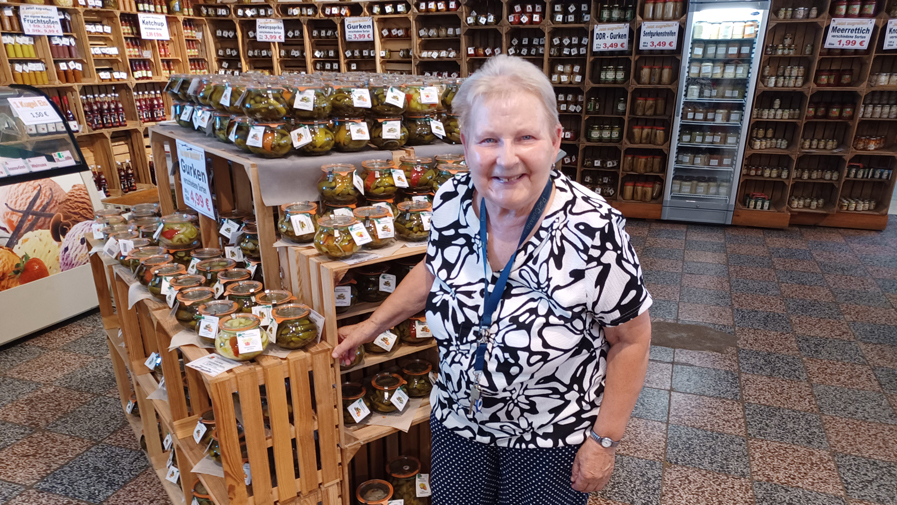 Einkaufen beim Spreewaldbauern, Bewohnerausflug der ProCurand Seniorenresidenz Cottbus