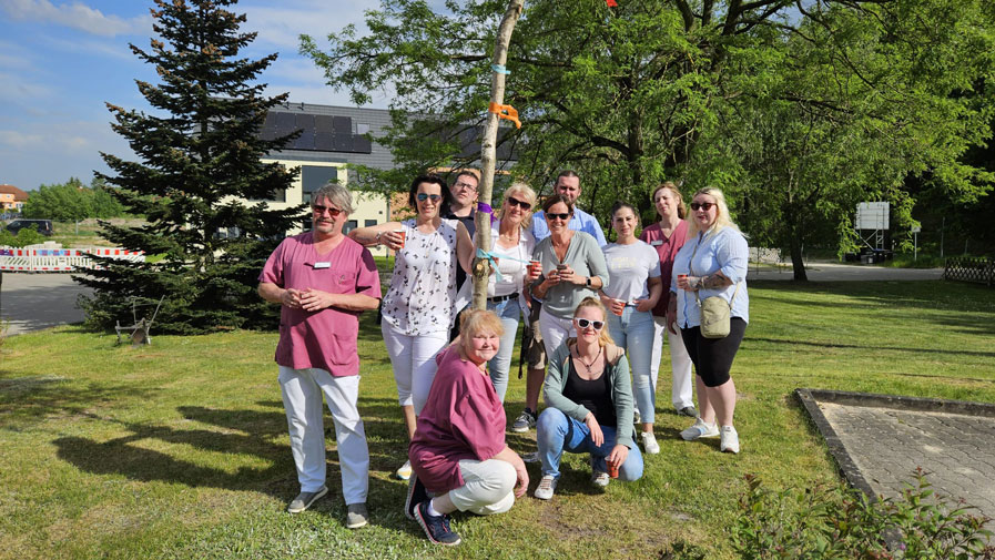 ProCurand Team der Seniorenresidenz Am Görnsee feiert den 1.Mai