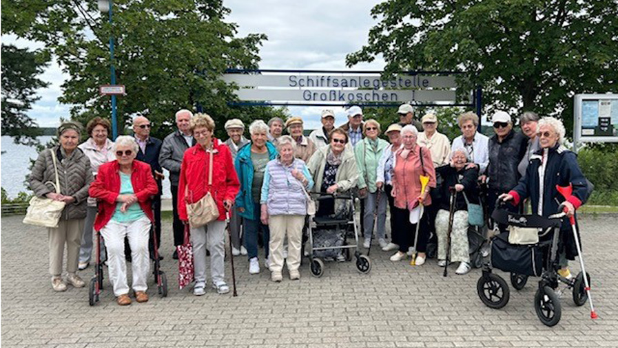 Bewohner*innen und Team der Seniorenresidenz Senftenberg machten eine Dampferfahrt