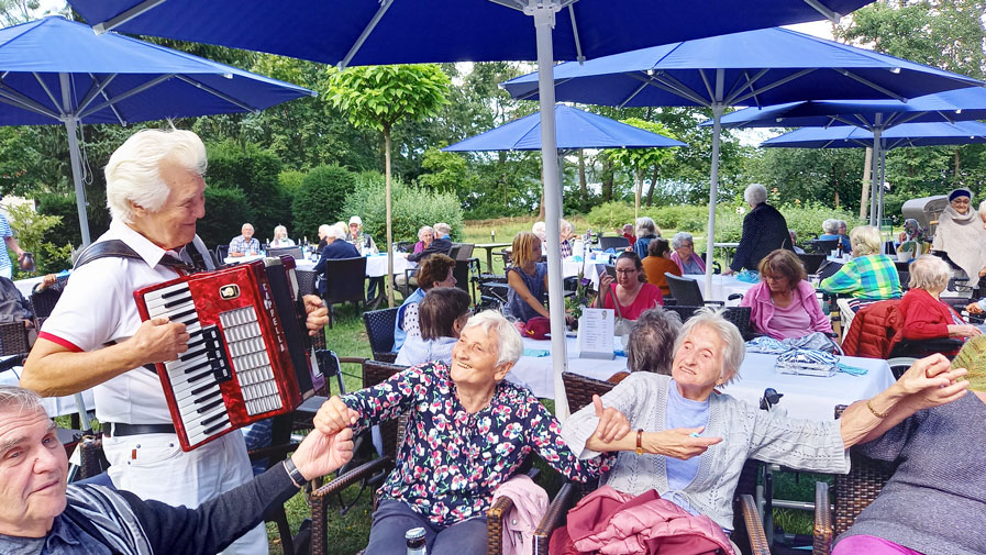 Fischerfest in der ProCurand Seniorenresidenz Am Straussee in Strausberg