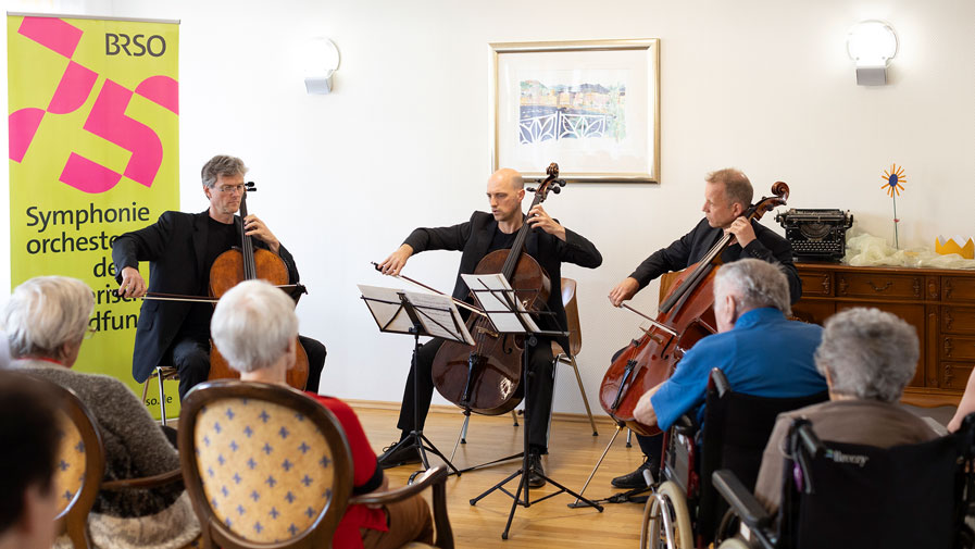 Das Cellotrio vom Bayrischen Symphonieorchester spielte im ProCurand Seniorenzentrum Am Herzogschloss