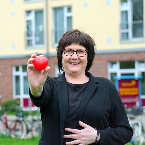 Yvonne, Verwaltungskraft in der Seniorenresidenz Am Schlosspark in Dahme/Mark: