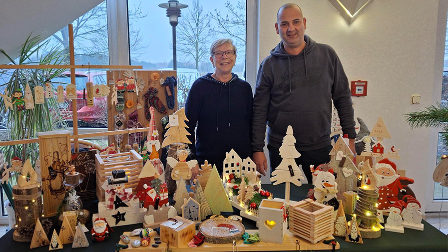 ProCurand Seniorenresidenz Eberswalde feierte den Weihnachtsmarkt mit Glühwein, Waffeln und handgemachten Geschenken.